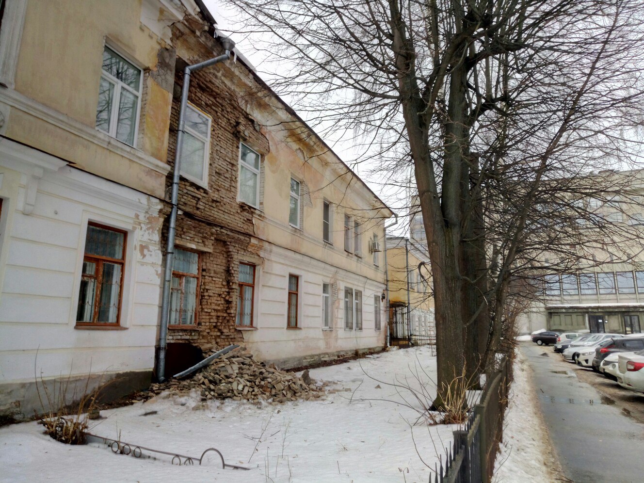 Стеновой тверь. Обрушение кирпичного дома 19 века в Москве.