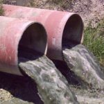 Пансионат в Осташкове сбрасывает нечистоты в Селигер даже несмотря на замечания природохранки
