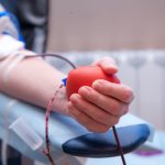 «Золотая кровь». В Москве установили выплаты донорам плазмы с антителами на COVID-19