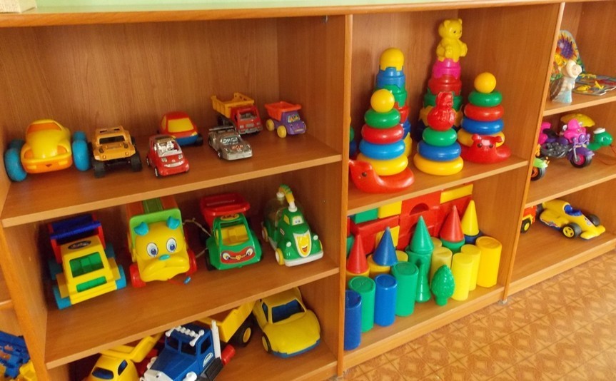 Детский садик игрушка. Игрушки для детского сада. Игрушки для детей раннего возраста. Детские игрушки в детском саду. Игрушки для младшей группы детского сада.