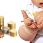 В Тверской области уточнили, кто имеет право на получение денежных выплат на детей от 3 до 7 лет