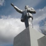 В Удомле возмущены некачественным ремонтом памятника Ленину и состоянием прилегающей территории
