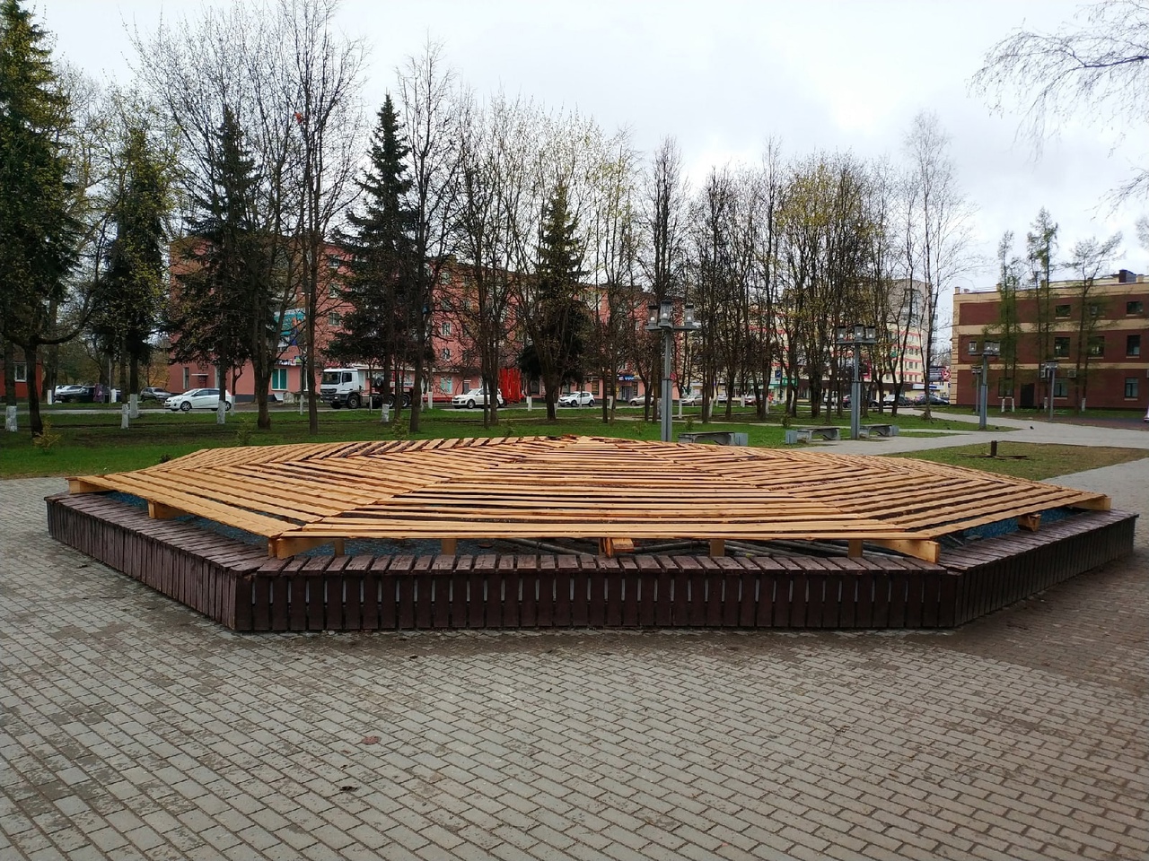 Здесь был фонтан. Фонтан Ржев. Новый парк во Ржеве. Лето Ржев фонтан. Фонтан Ржев ул мира.