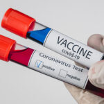 Известный вирусолог сообщил, что переболевшим коронавирусом вакцинироваться не нужно и даже опасно
