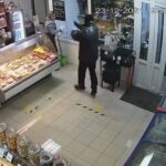 В Твери неизвестный злоумышленник грабит магазины. Видео
