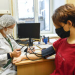 От коронавируса в Тверской области привили более 100 подростков