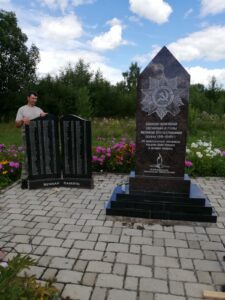 Жители Бологовского района благодарят депутатов от КПРФ за содействие в установке памятника погибшим на войне землякам