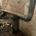 В Ржеве канализацию отремонтировали… гнилым пеньком и капроновыми нитками