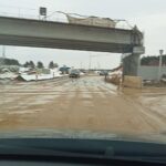 Дорога из песка. Автомобили вязнут на объезде строящейся трассы в Калининском районе