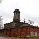 В Осташкове разрушается уникальное здание пожарного депо с деревянной каланчой