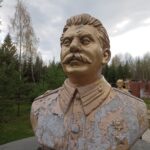 Война с памятниками: в Нелидове расстреляли бюст Сталина