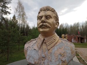 Расстреляли бюст Сталина