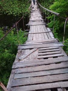 мост в Голубых озерах