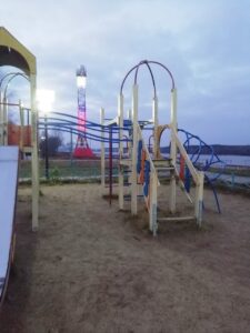 Кимры разрушается детская площадка