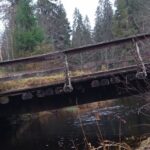 Из-за аварийного состояния моста жители деревни в Кувшиновском районе ежедневно рискуют жизнью