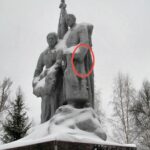 В Вышнем Волочке разрушается недавно установленный памятник на братском захоронении