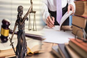 Зачем нужна консультация и помощь юриста