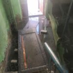 Подъезд многоквартирного дома в Твери затопило канализацией