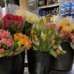 В Твери покупатели жалуются на дороговизну цветов, а продавцы – на их кражи