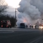 В Твери сгорел пассажирский автобус. Видео пожара