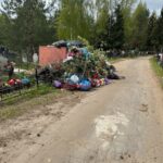 Кладбище в Дмитрово-Черкассах завалено мусором