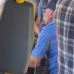 В автобусе «Транспорта Верхневолжья» контролёр душил пассажира
