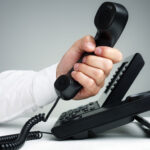 Можно ли не отвечать на звонки работодателя во время отпуска или больничного, разъяснил Росструд