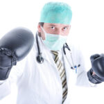 В Твери работник «скорой» избил пьяного пациента и попал на видео В Твери работник «скорой» избил пьяного пациента и попал на видео