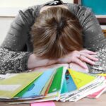 Российские педагоги настаивают на оплате переработок