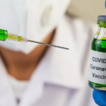 Прививки от коронавируса вызывают опасные побочные эффекты, —  доказали ученые