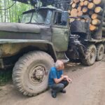 В Бологовском округе лесовоз чуть не убил человека В Бологовском округе лесовоз чуть не убил человека