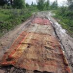 В Тверской области дороги «чинят» коврами