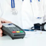 Как нас медленно, но верно переводят на платную медицину