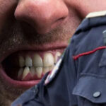 В Твери пьяный водитель покусал двух полицейских В Твери пьяный водитель покусал двух полицейских