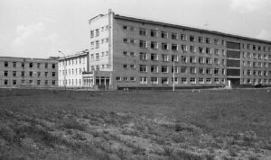 Здание нового лечебного корпуса городской больницы № 6. 1974 г. (ГАТО, ф. Ф-3, оп. 1, д. 1840)