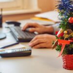 В Общественной палате напомнили о запрете принуждать работать в новогодние праздники