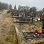 На кладбище в Ржеве мародёры охотятся за оградами