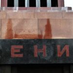 Имеет ли Мавзолей Ленина отношение к религии? Сколько россиян поддерживают идею захоронить тело советского вождя?