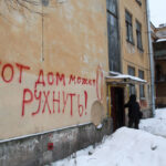 Сотням тысяч россиян придётся ещё пожить в развалинах. В стране свернули программу по переселению из ветхого и аварийного жилья