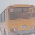 Власть Калининского округа беспомощна перед снежной стихией — из-за нерасчищенных дорог отменяются школьные автобусы