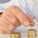 Россиянам объявили, что им не стоит ждать роста зарплат