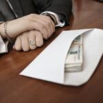 Сотруднику строительной компании дали 11 лет за взятки при строительстве футбольного поля в Твери