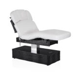 Особенности выбора массажного стола для профессионального использования