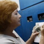 Можно ли вывешивать списки должников в подъездах?