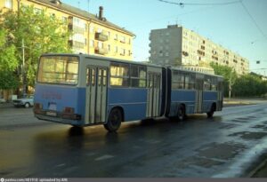 Автобус Икарус на Комсомольском проспекте. 1998 г.