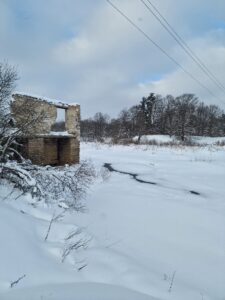 Заброшенная гидроэлектростанция рядом с селом Застолбье
