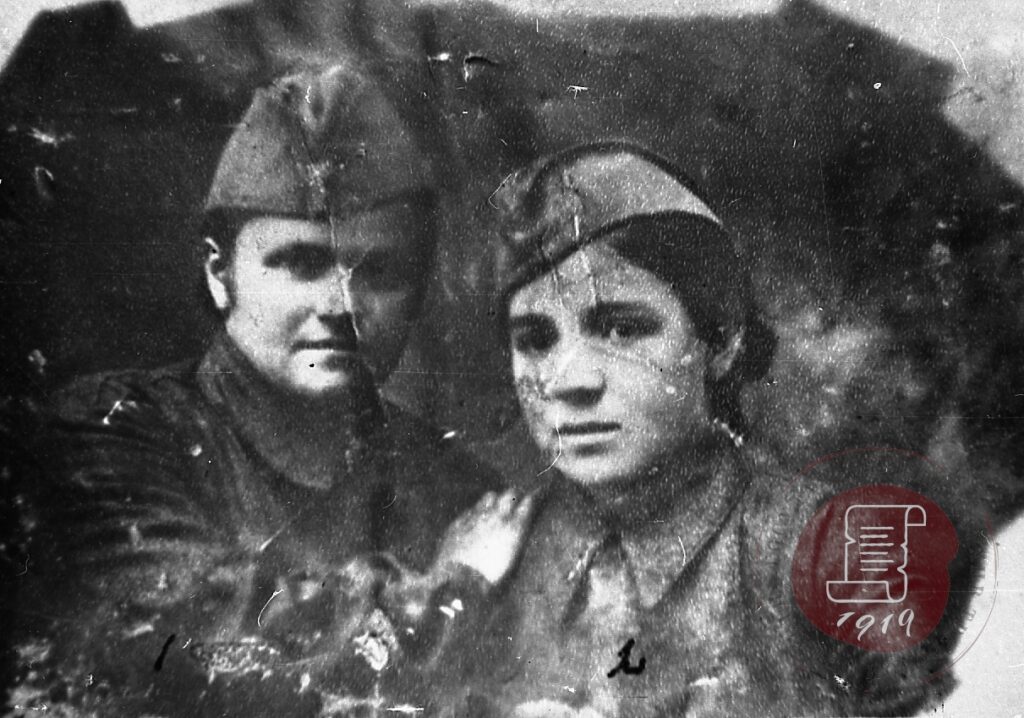 медсестры 2-й особой Калининской партизанской бригады в годы Великой Отечественной войны Е. Журавлева и Н. Назарова, октябрь 1941 г. (ГАТО. Ф. Ф-1. Оп. 1. Д. 2559).