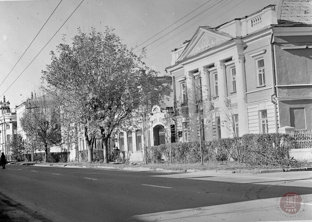 Дома по улице «Правды» (ныне улица Новоторжская). 1987 г. (фотограф В.Д. Максимов)