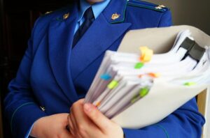 Прокуратура заставила ржевскую УК восстановить отмостку и кровлю в доме