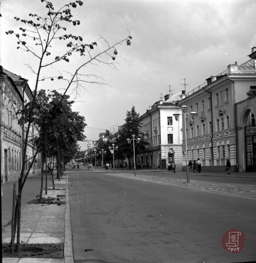Улица Урицкого (ныне улица Трехсвятская). 1982 г. (фотограф В.Д. Максимов)